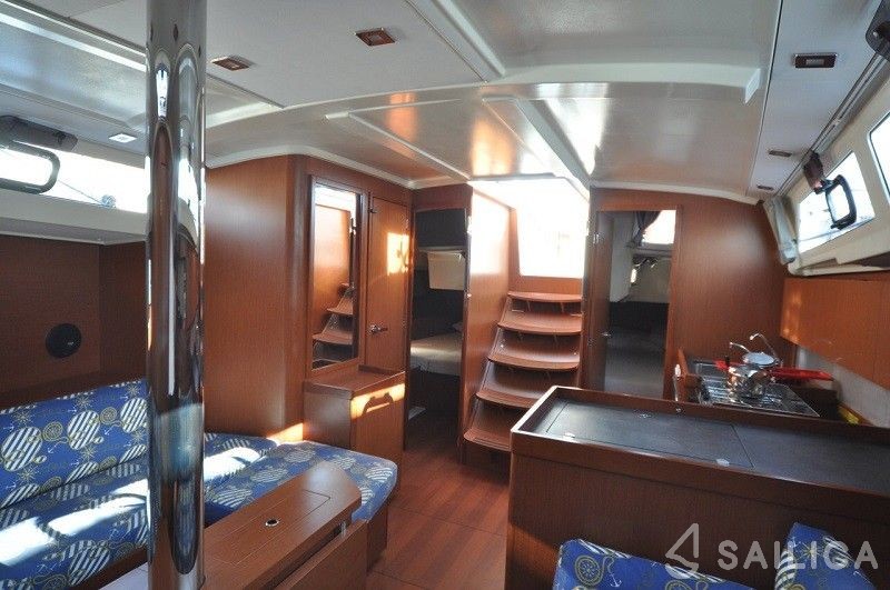 Oceanis 41.1 - Yacht Charter Sailica