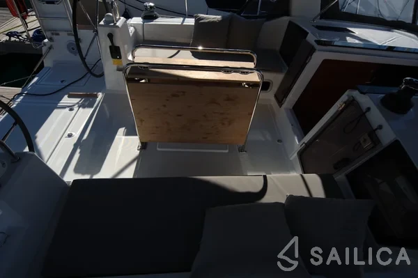 Oceanis 41.1 - Yacht Charter Sailica