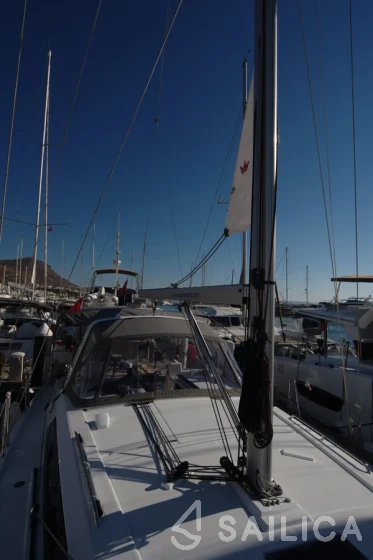 Oceanis 41.1 - Yacht Charter Sailica