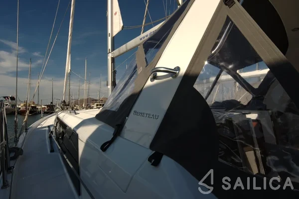 Oceanis 41.1 - Yacht Charter Sailica