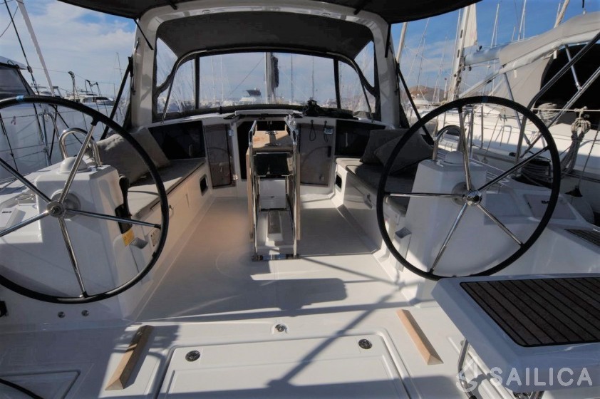 Oceanis 41.1 - Yacht Charter Sailica