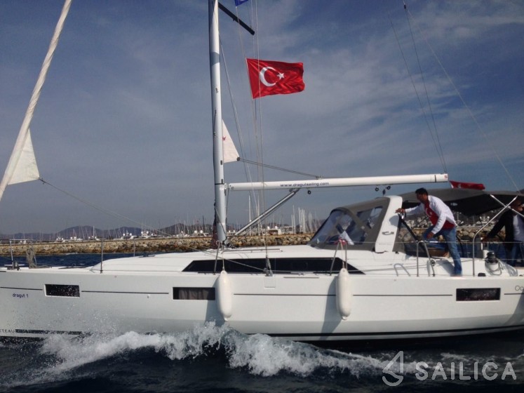 Oceanis 41.1 - Yacht Charter Sailica