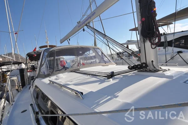 Oceanis 41.1 - Yacht Charter Sailica