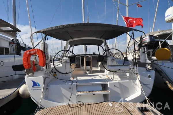 Oceanis 41.1 - Yacht Charter Sailica