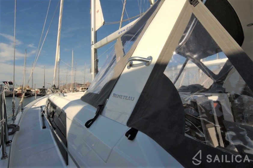 Oceanis 41.1 - Yacht Charter Sailica