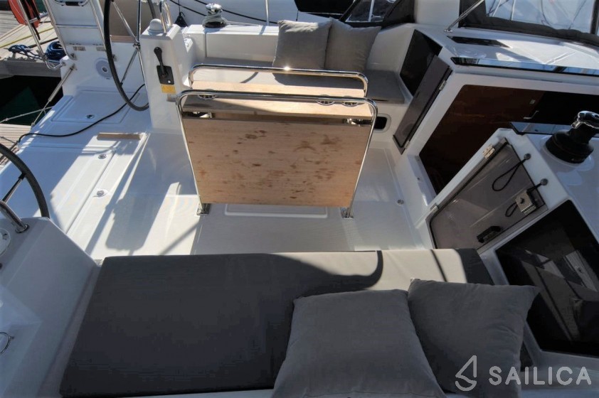 Oceanis 41.1 - Yacht Charter Sailica
