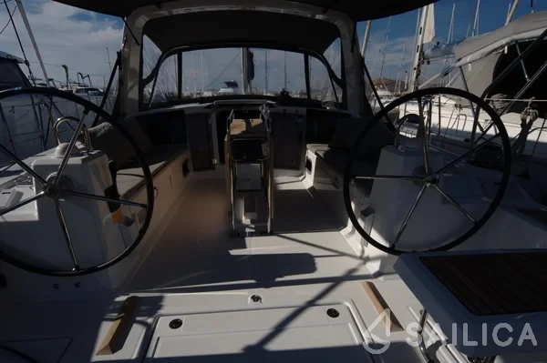 Oceanis 41.1 - Yacht Charter Sailica