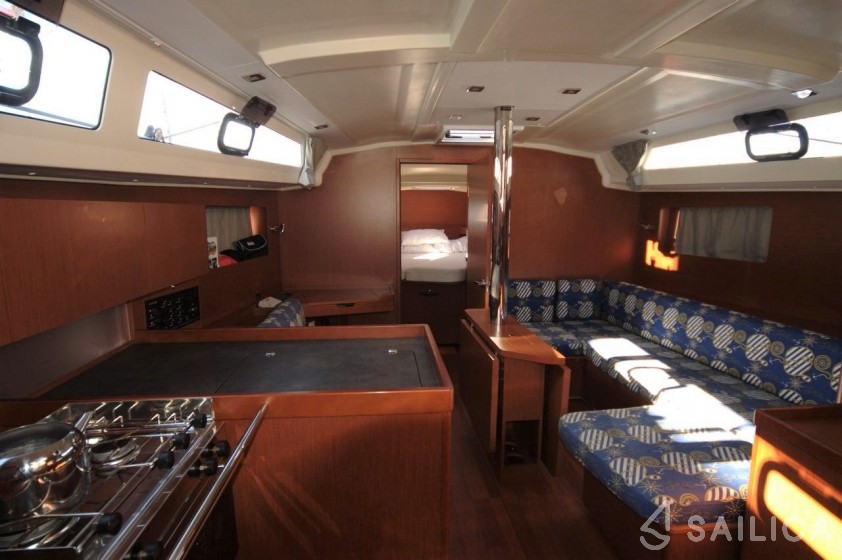 Oceanis 41.1 - Yacht Charter Sailica