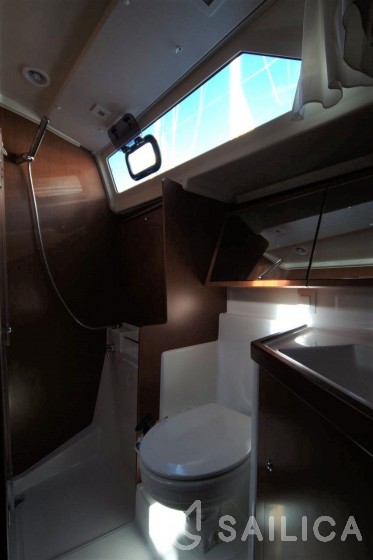 Oceanis 41.1 - Yacht Charter Sailica