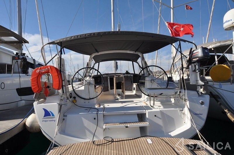 Oceanis 41.1 - Yacht Charter Sailica