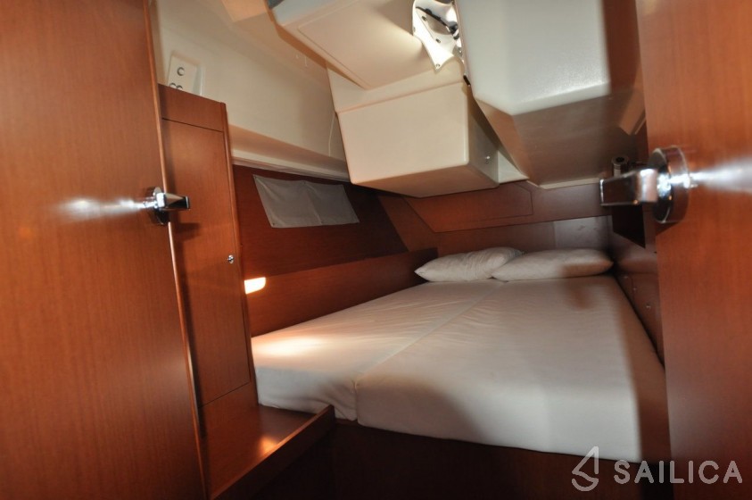 Oceanis 41.1 - Yacht Charter Sailica