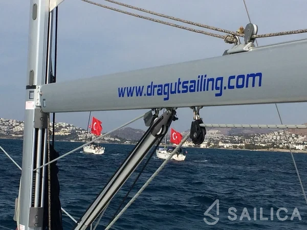 Oceanis 41.1 - Yacht Charter Sailica