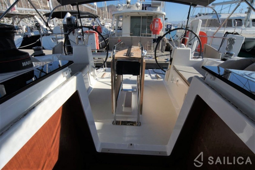 Oceanis 41.1 - Yacht Charter Sailica