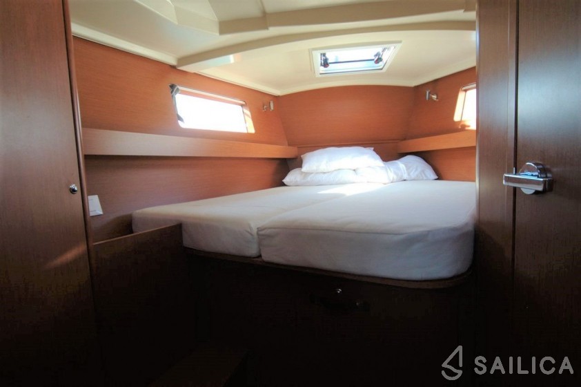 Oceanis 41.1 - Yacht Charter Sailica