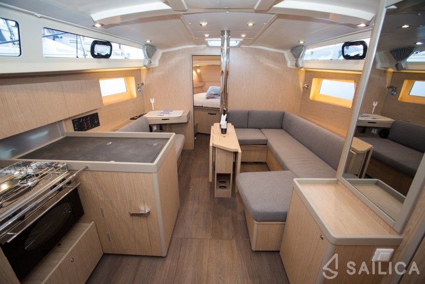 Oceanis 41.1 - Yacht Charter Sailica