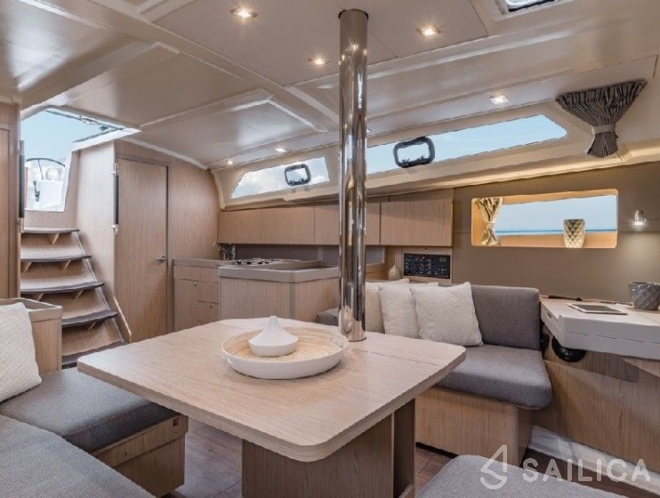 Oceanis 41.1 - Yacht Charter Sailica
