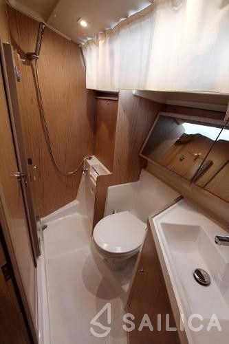 Oceanis 41.1 - Yacht Charter Sailica