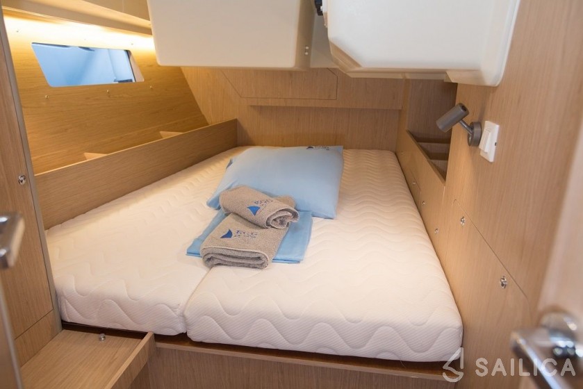 Oceanis 41.1 - Yacht Charter Sailica