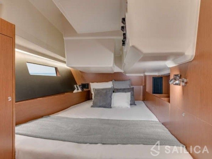 Oceanis 41.1 - Yacht Charter Sailica