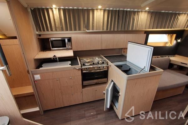 Oceanis 41.1 - Yacht Charter Sailica