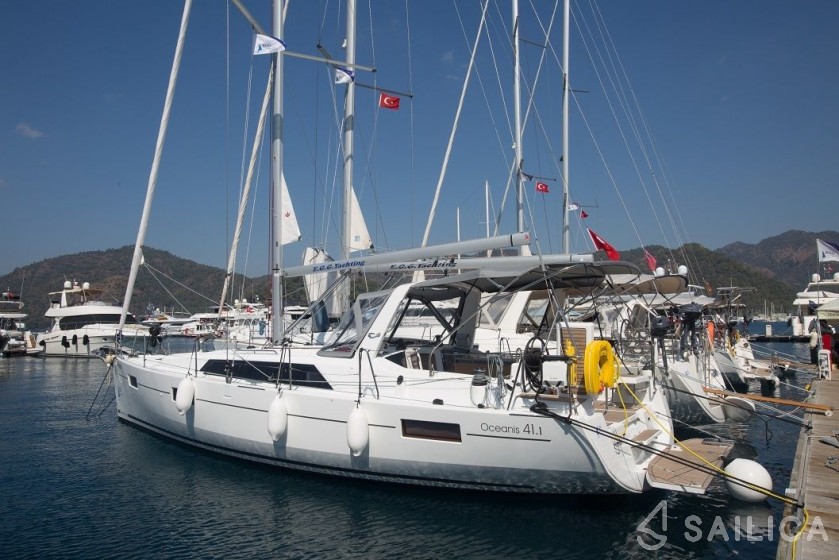Oceanis 41.1 - Yacht Charter Sailica