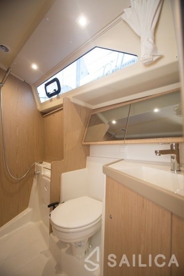 Oceanis 41.1 - Yacht Charter Sailica