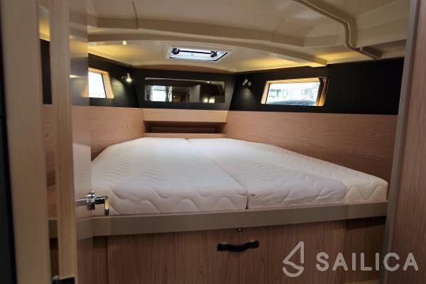 Oceanis 41.1 - Yacht Charter Sailica