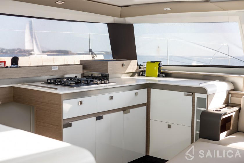 Elba 45 - Yacht Charter Sailica