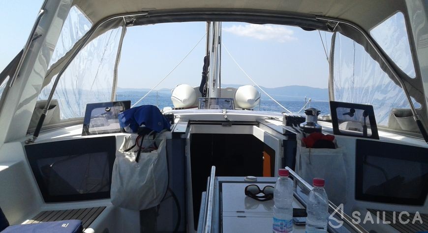 Oceanis 45 - Yacht Charter Sailica