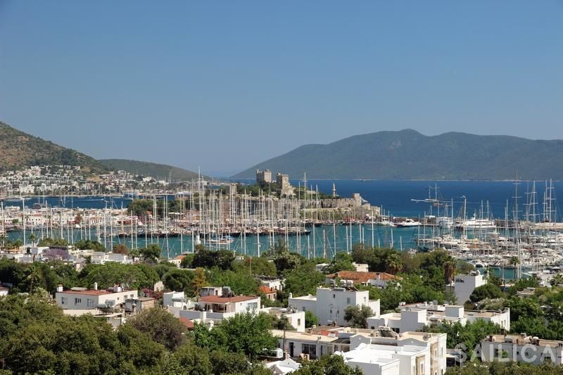 Custom Built - Yacht Charter Sailica