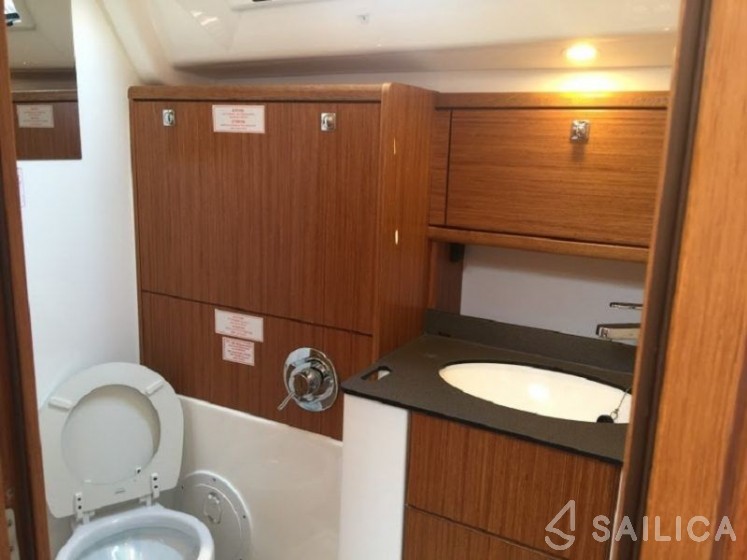 Bavaria 37 Cruiser - Yacht Charter Sailica