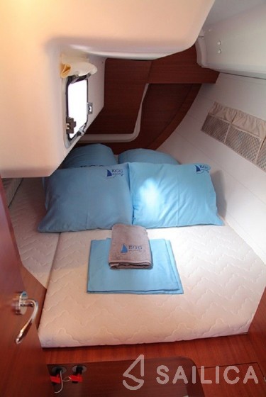 Dufour 335 GL - Yacht Charter Sailica