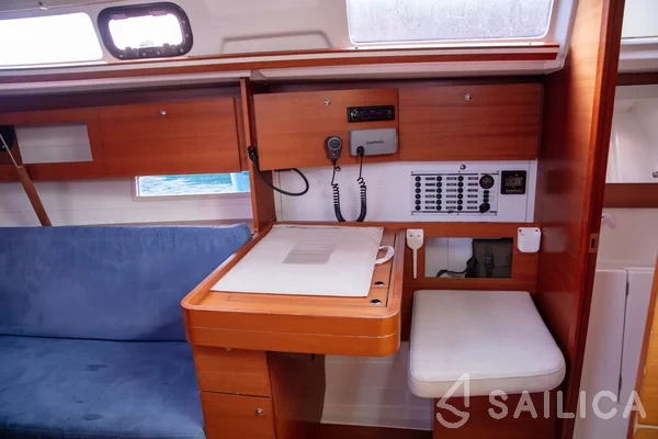 Dufour 335 GL - Yacht Charter Sailica
