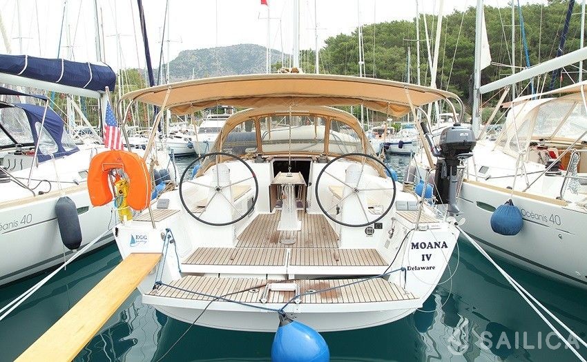 Dufour 335 GL - Yacht Charter Sailica