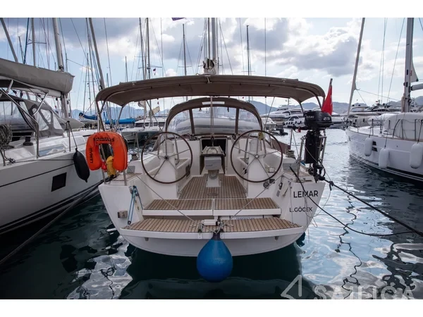 Dufour 335 GL - Yacht Charter Sailica