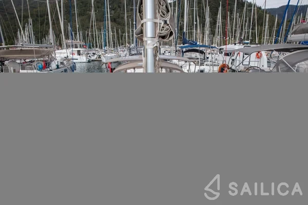 Dufour 335 GL - Yacht Charter Sailica
