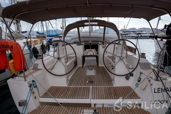 Dufour 335 GL - Yacht Charter Sailica