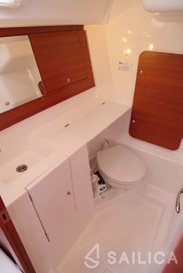 Dufour 335 GL - Yacht Charter Sailica