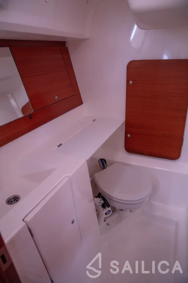 Dufour 335 GL - Yacht Charter Sailica
