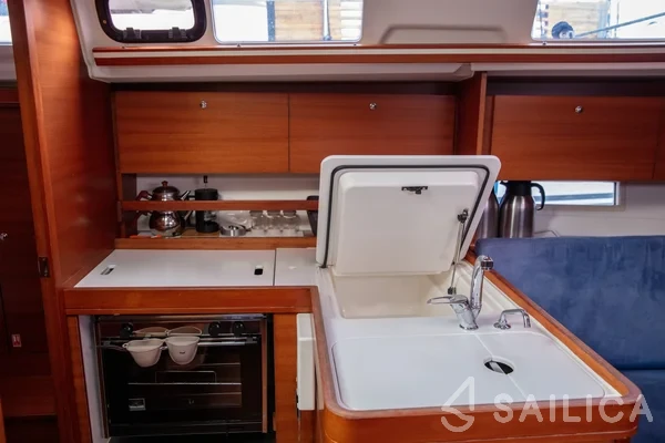 Dufour 335 GL - Yacht Charter Sailica