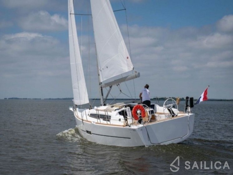 Dufour 360 GL - Yacht Charter Sailica