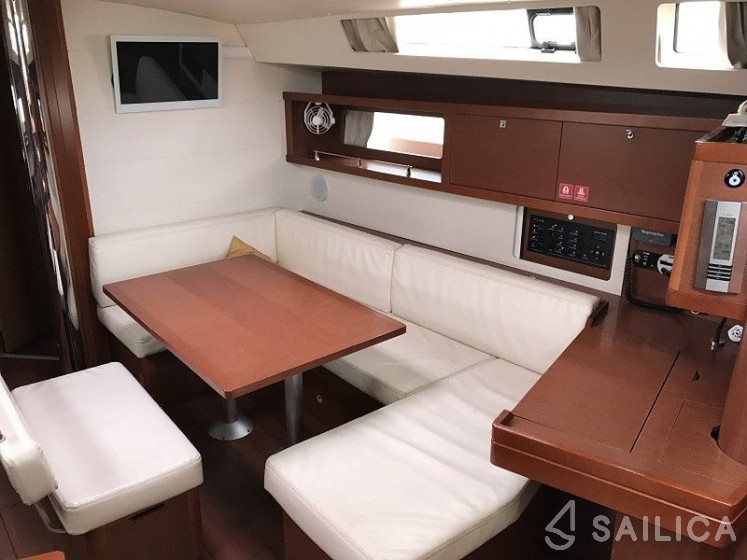 Oceanis 45 - Yacht Charter Sailica