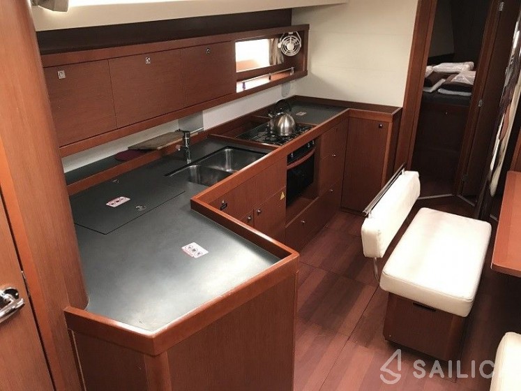 Oceanis 45 - Yacht Charter Sailica