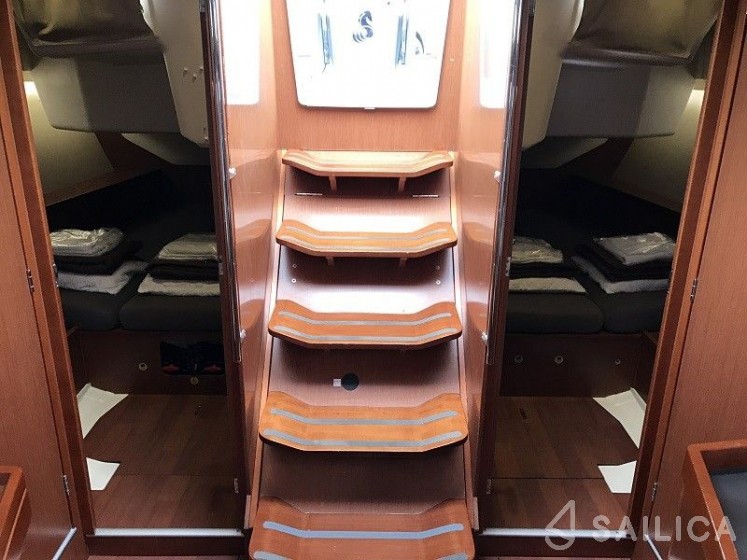 Oceanis 45 - Yacht Charter Sailica