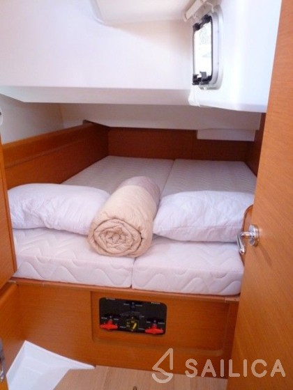 Sun Odyssey 449 - Yacht Charter Sailica