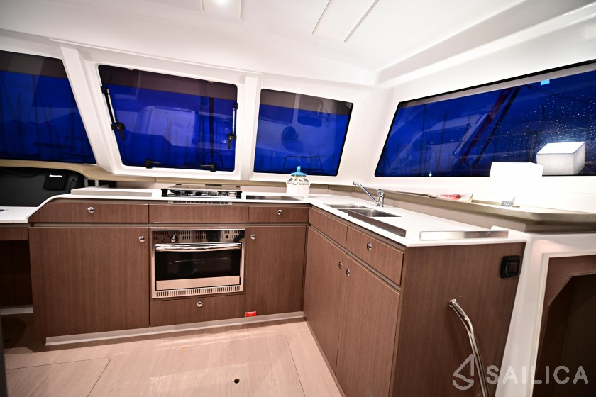 Bali Catspace - Yacht Charter Sailica
