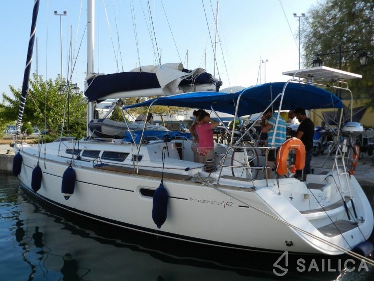 Oceanis 48 - Yacht Charter Sailica