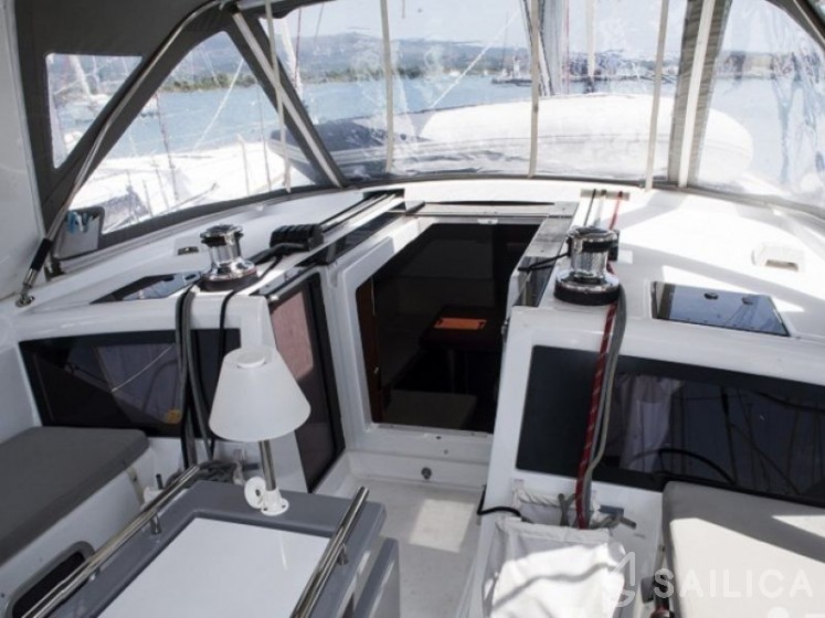 Oceanis 48 - Yacht Charter Sailica