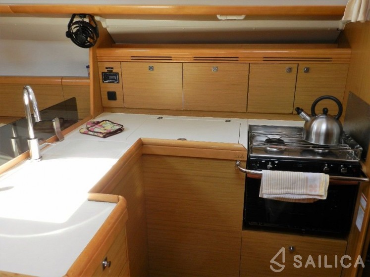Oceanis 48 - Yacht Charter Sailica
