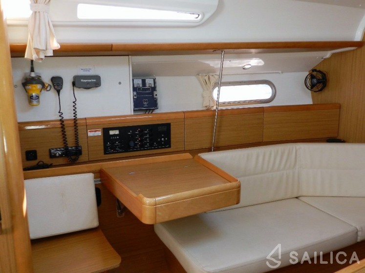 Oceanis 48 - Yacht Charter Sailica